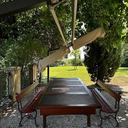 Huge Garden & Walk To Town