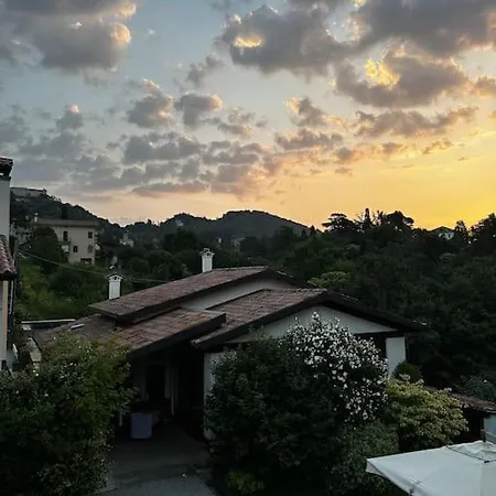 Huge Garden & Walk To Town Διαμέρισμα