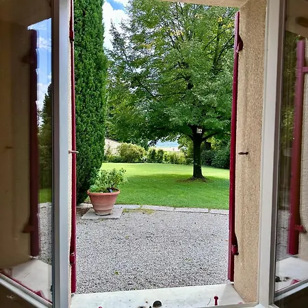 Huge Garden & Walk To Town Daire